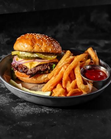 Best Sports Bars in Chicago - Draftkings Wrigley Field