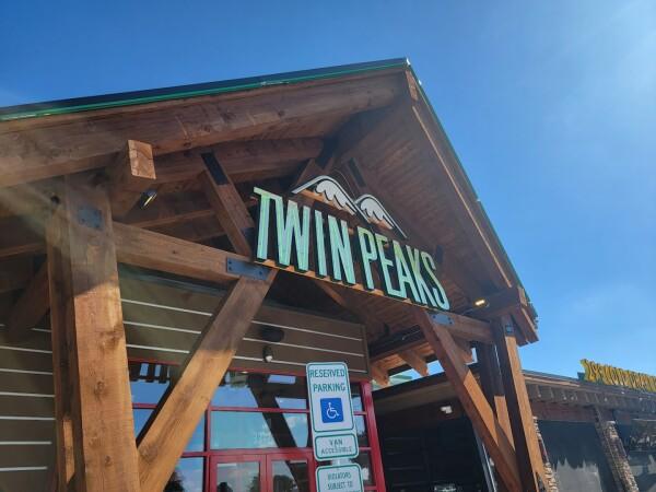 Best Sports Bars in Plano - Twin Peaks Restaurant @ Plano, Tx