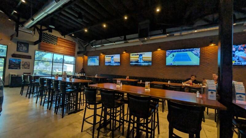 Best Sports Bars in Santa Clarita - Montys Sports Bar & Grill