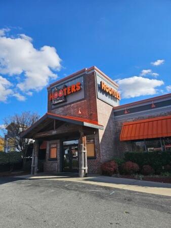 Best Sports Bars in Greensboro - Hooters @ Greensboro