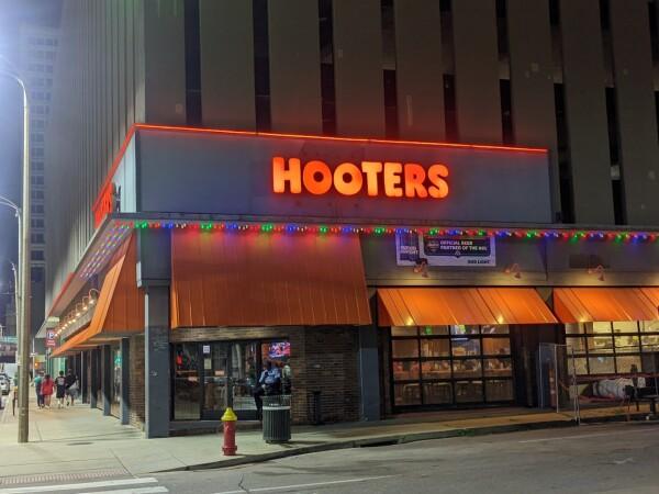 Best Sports Bars in St. Louis - Hooters @ Kiener Plaza
