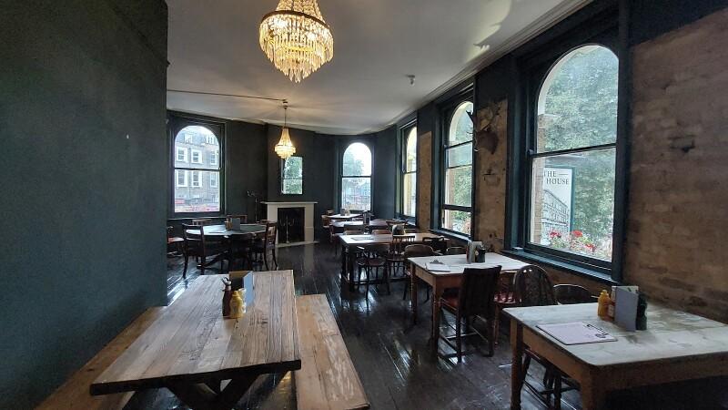 Best Sports Bars in London - The Dog House