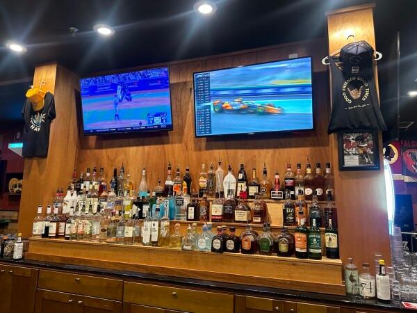 Best Sports Bars in Lihue Kauai - Robs Good Time Grill