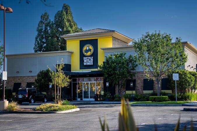 Best Sports Bars in Irvine - Buffalo Wild Wings @ Irvine, Ca