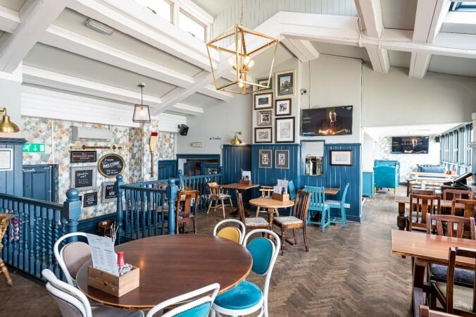 Best Sports Bars in Greenwich - Yacht