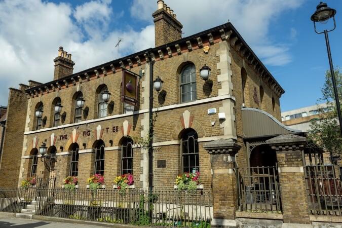 Best Sports Bars in Uxbridge - Fig Tree