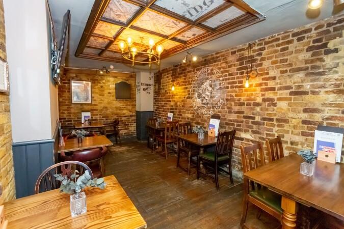 Best Sports Bars in Uxbridge - Fig Tree