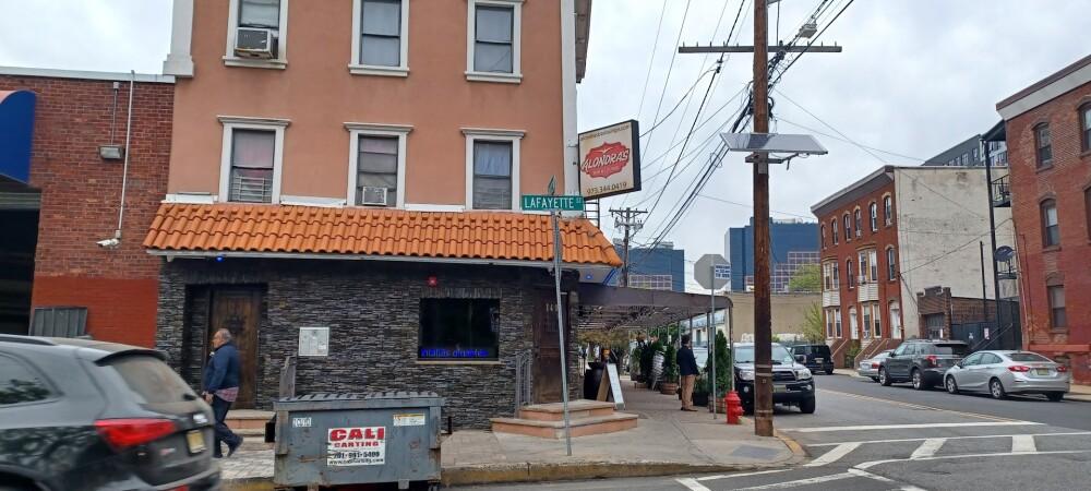 Best Sports Bars in Newark - Alondras Bar Lounge