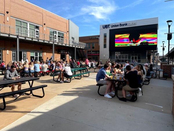 Best Sports Bars in Lincoln - Longwells