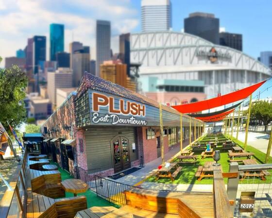 Best Sports Bars in Houston - Plush Bar & Grill