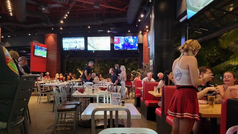 Best Sports Bars in Honolulu - Skybox Taphouse