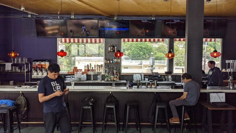 Best Sports Bars in Los Angeles - The Overlook