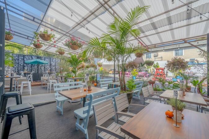 Best Sports Bars in Los Angeles - Trophy Wife Bar