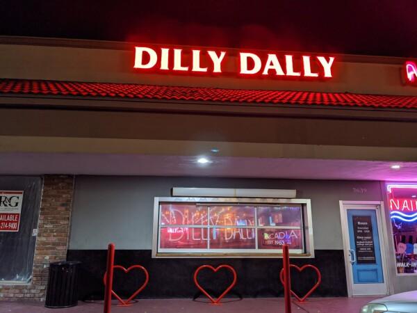 Best Sports Bars in Phoenix - Dilly Dally's Cocktail Lounge