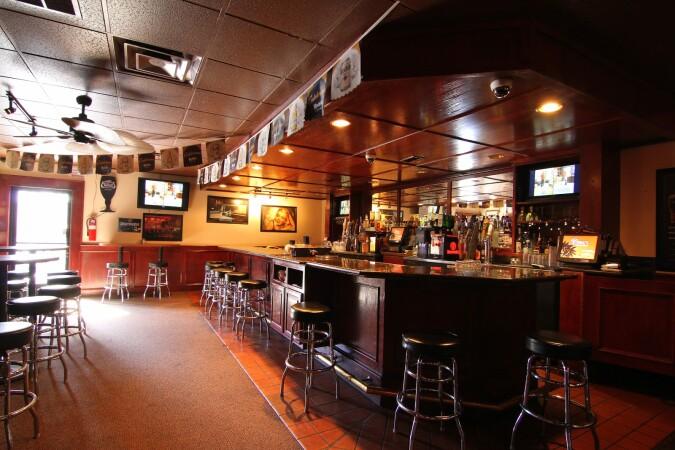 Best Sports Bars in Riverside - Dukes Bar & Grill