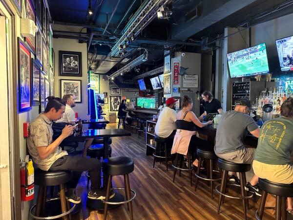 Best Sports Bars in Honolulu - Rivals