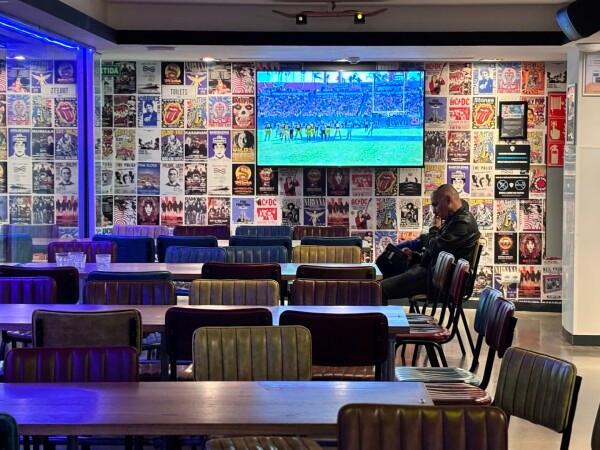 Best Sports Bars in Barcelona - Belushi's Barcelona