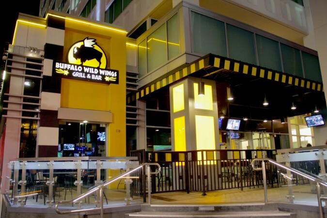 Best Sports Bars in Hollywood - Buffalo Wild Wings @ Los Angeles, Ca - Hollywood Blvd.