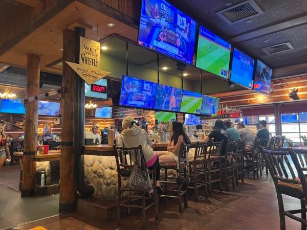 Best Sports Bars in Scottsdale - Twin Peaks Restaurant @ Scottsdale