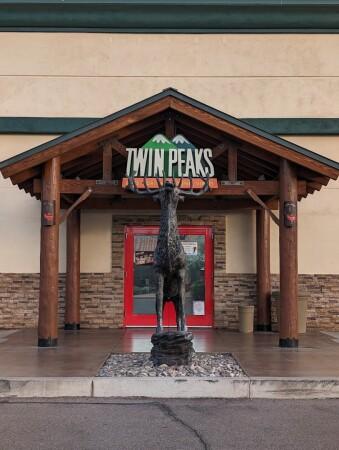 Best Sports Bars in Scottsdale - Twin Peaks Restaurant @ Scottsdale