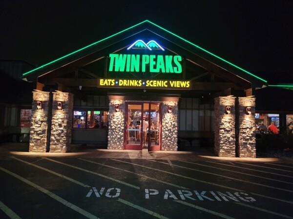 Best Sports Bars in Concord - Twin Peaks Restaurant @ Concord