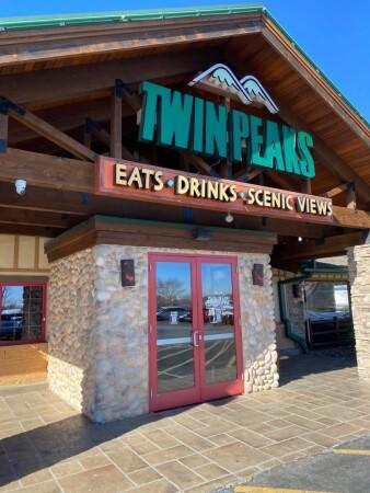 Best Sports Bars in Concord - Twin Peaks Restaurant @ Concord