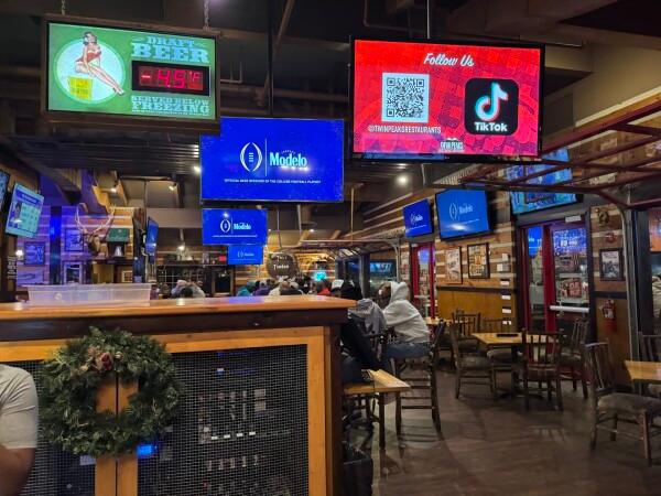 Best Sports Bars in Concord - Twin Peaks Restaurant @ Concord