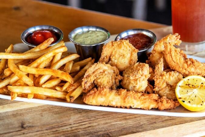 Best Sports Bars in Concord - Twin Peaks Restaurant @ Concord