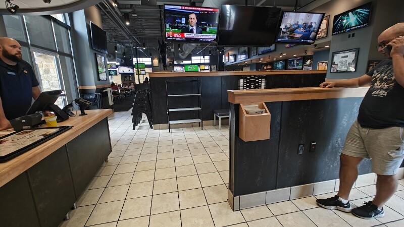 Best Sports Bars in Seaside - Buffalo Wild Wings @ Seaside, Ca