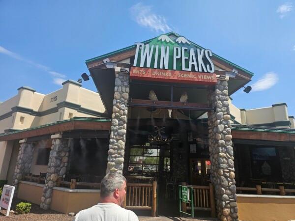 Best Sports Bars in Phoenix - Twin Peaks Restaurant @ Phoenix