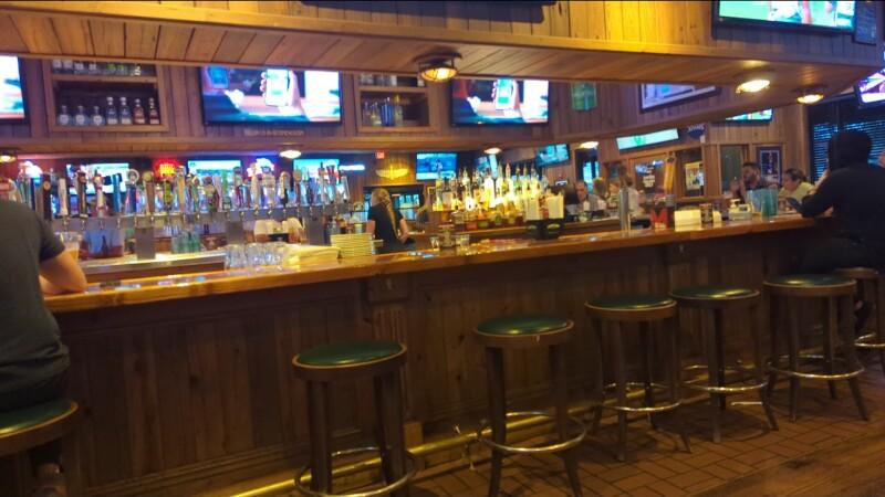 Best Sports Bars in Lake Grove - Millers Ale House Lake Grove