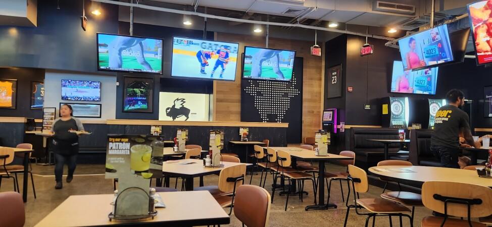 Best Sports Bars in Pearl City - Buffalo Wild Wings @ Pearl City, Hi