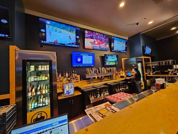 Best Sports Bars in Pearl City - Buffalo Wild Wings @ Pearl City, Hi