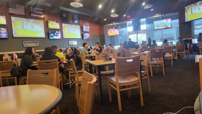 Best Sports Bars in Pearl City - Buffalo Wild Wings @ Pearl City, Hi