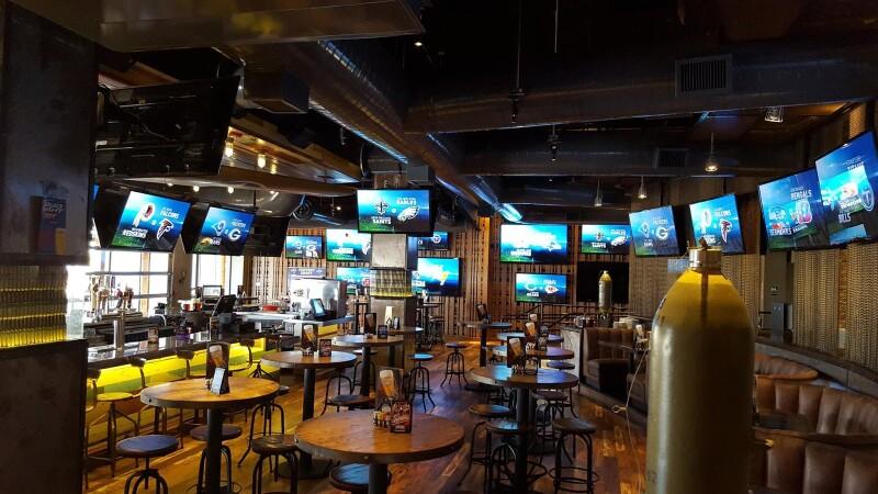 Best Sports Bars in Dallas - Bombshells @ Dallas