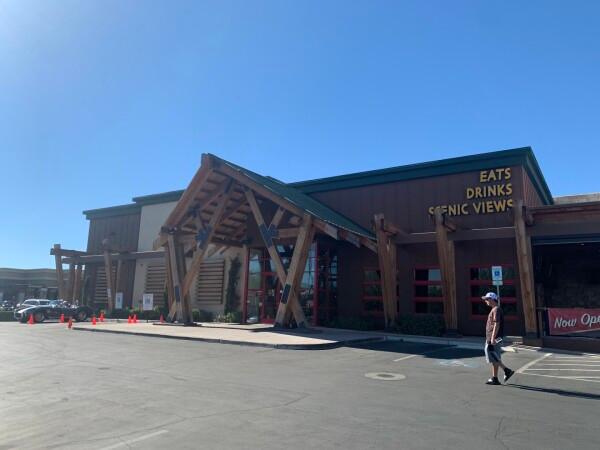 Best Sports Bars in Las Vegas - Twin Peaks Restaurant @ Henderson