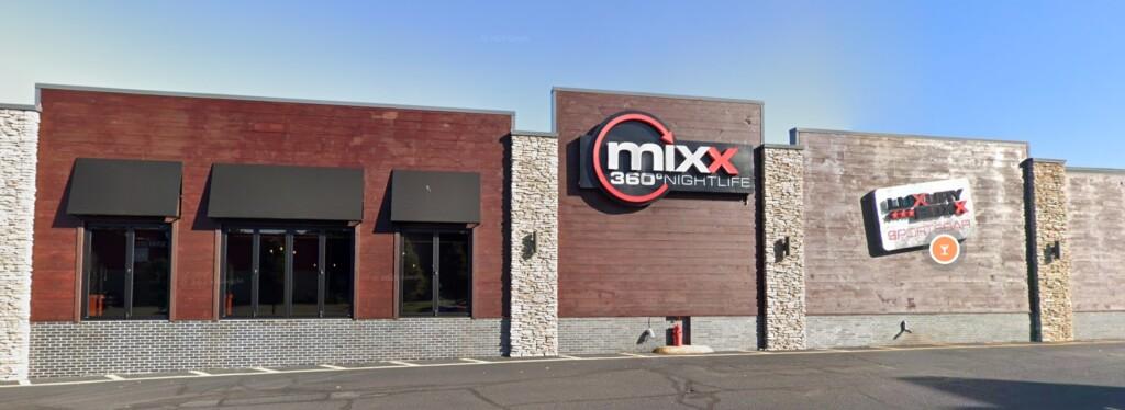 Beste Sportsbars in Malden - Luxury Boxx Sports Bar