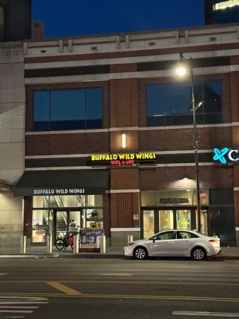 Best Sports Bars in Brooklyn - Buffalo Wild Wings @ Brooklyn, Oh