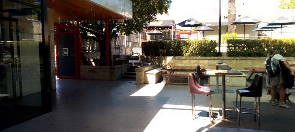 Best Sports Bars in Lathlain - Empire Bar