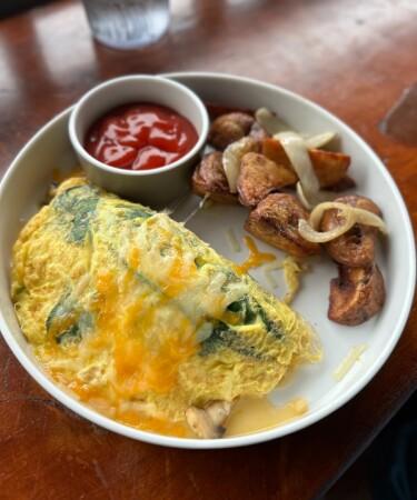 Best Sports Bars in Honolulu - Lulu's Waikiki