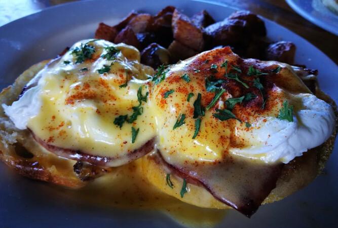 Best Sports Bars in Honolulu - Lulu's Waikiki