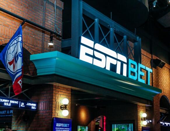 Best Sports Bars in Grantville - ESPNBet Sportsbook @ Hollywood Casino Grantville