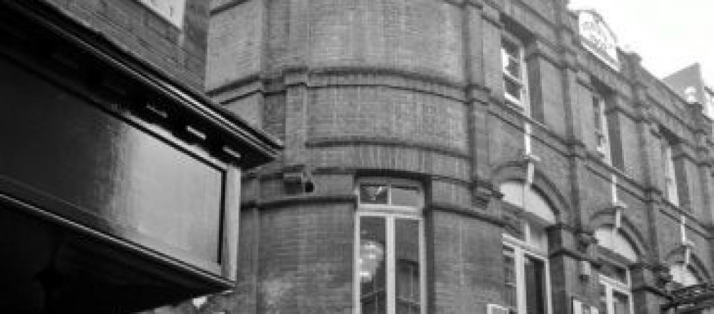 Best Sports Bars in London - King's Stores