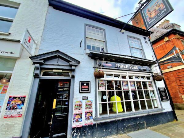 Best Sports Bars in Highwycombe - The three tuns