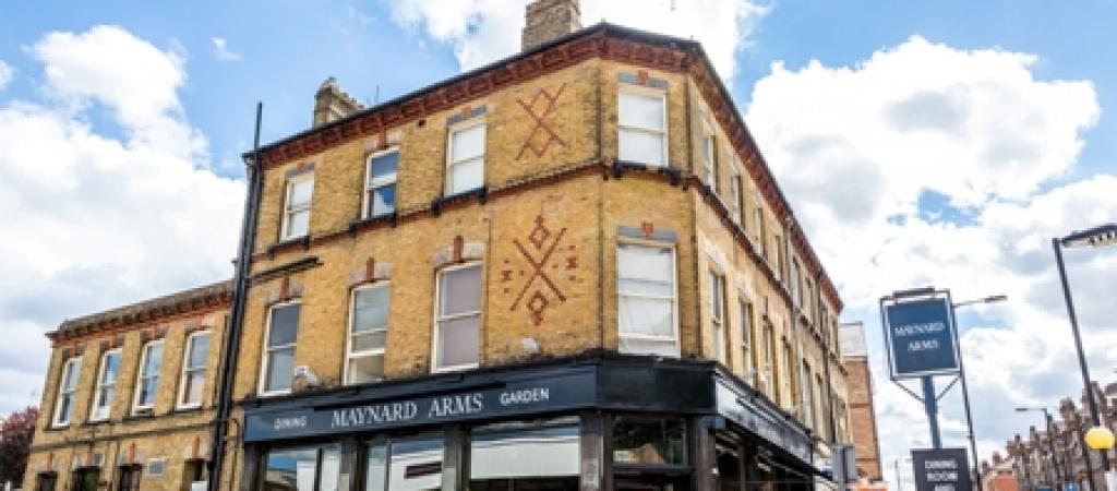 Best Sports Bars in London - Maynard Arms