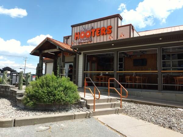 Beste Sportsbars in W Springfield - Hooters @ West Springfield