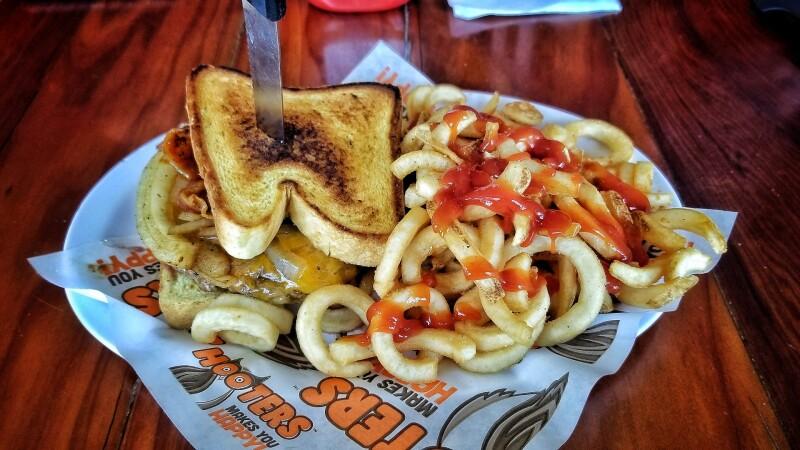 Beste Sportsbars in W Springfield - Hooters @ West Springfield