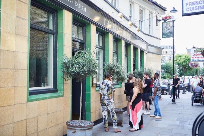 Best Sports Bars in London - Kings Head Earls Court