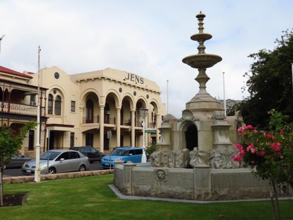 Best Sports Bars in Mount Gambier - Jens Town Hall Hotel