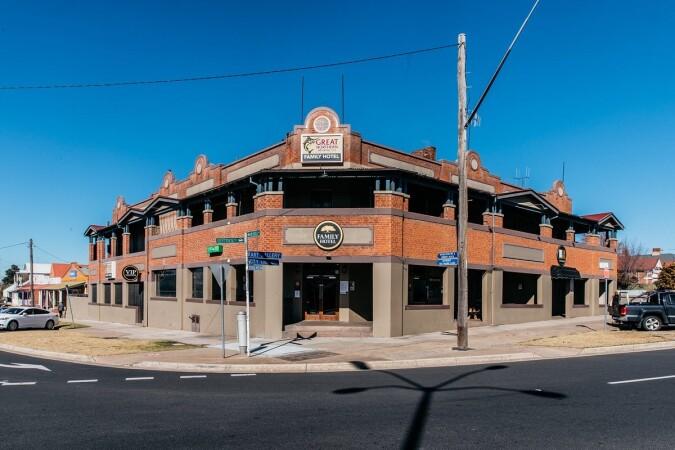 Best Sports Bars in Bathurst - Family Hotel